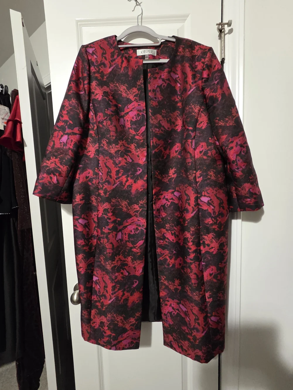 Kasper Red and Black Abstract Lined Jacket - Picture 3 of 5